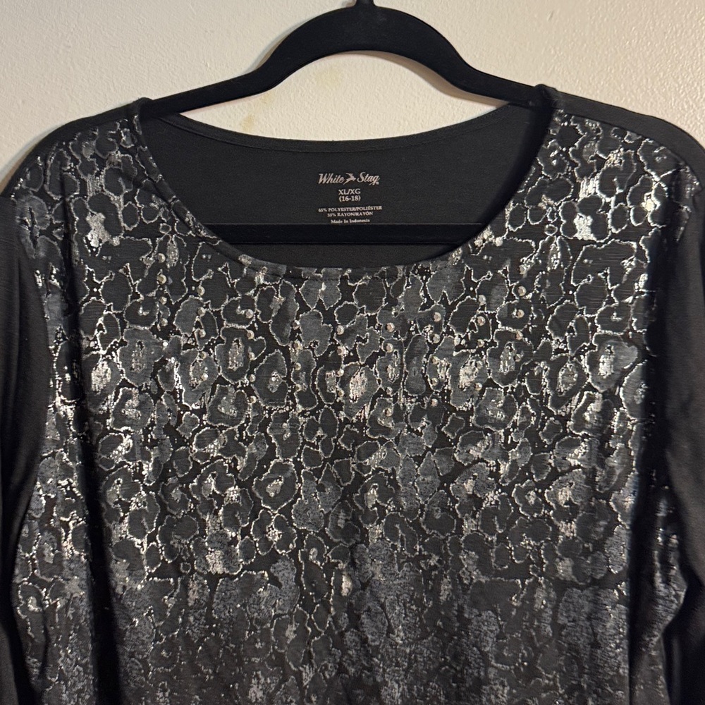 White Stag Black Top with Silver Accents - Picture 4 of 4